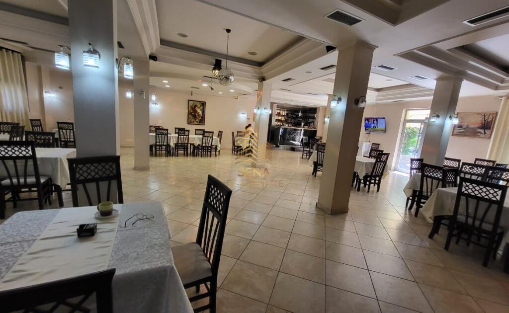 Për qira, Ambient Biznesi (bar-restorant), Kinostudio.