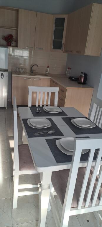 Jepet Me Qera Apartament 2+1+1 Ballkon
