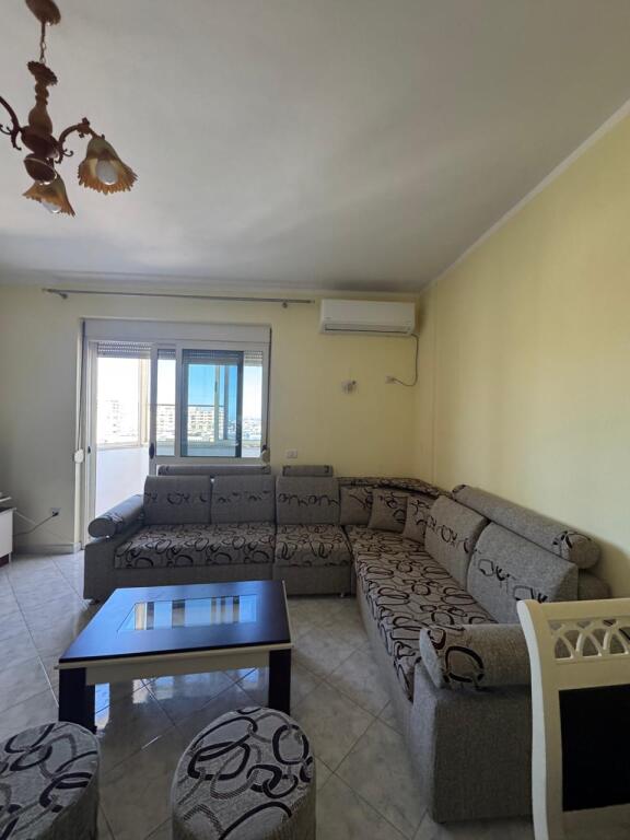 Jepet me Qira Apartament 1+1 te Stacioni i trenit