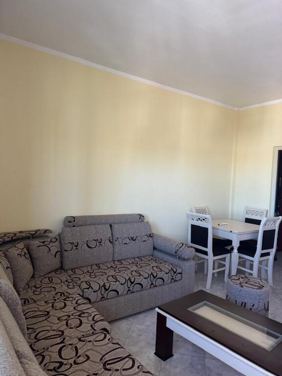 Jepet me Qira Apartament 1+1 te Stacioni i trenit