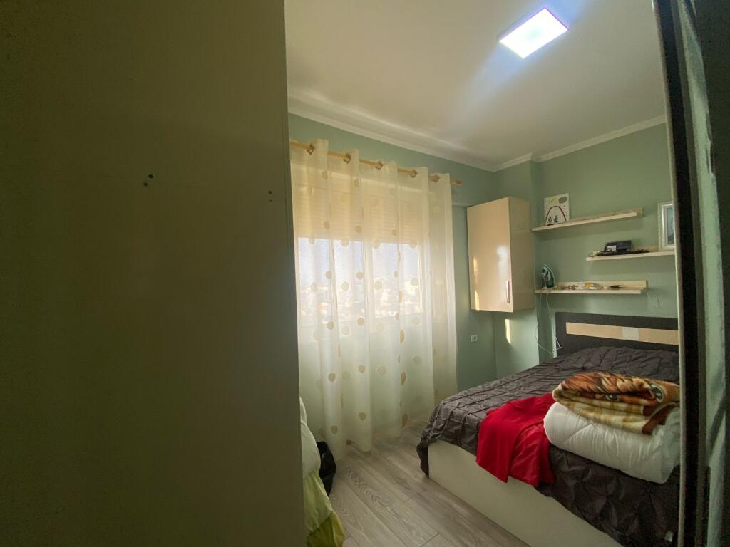 Rruga Kavajës Shitet Apartament 2+1