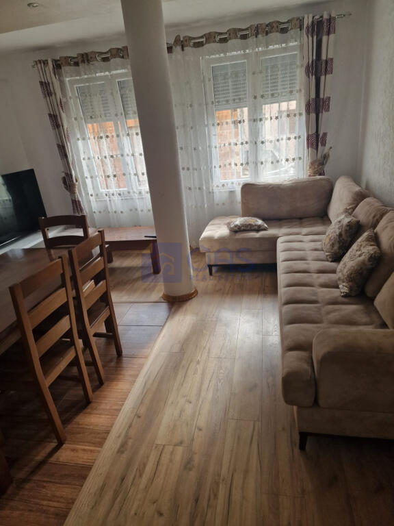 Apartament 2+1 për qira në 5 Maj.