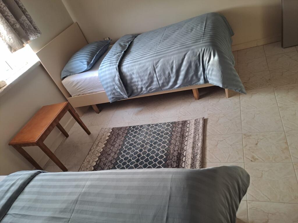Një apartament 2+1 jepet me qera përballë Delijorgjit, rruga Irfan Tomini.