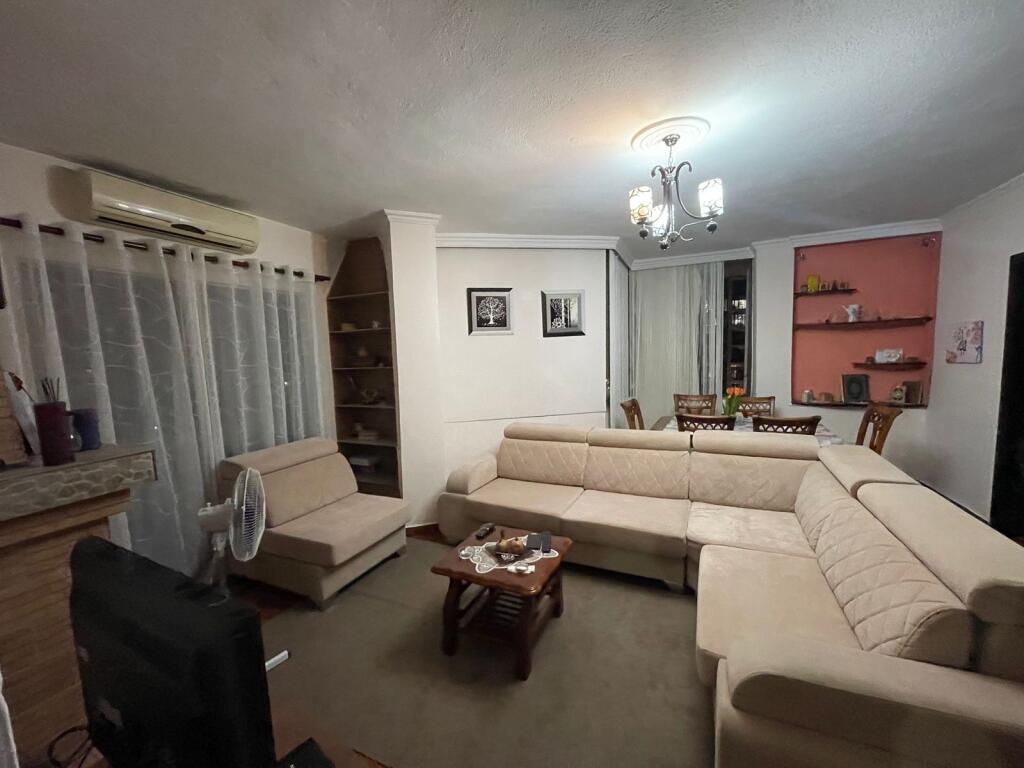 Jepet Me Qera Apartament 2+1+1 me Ballkon