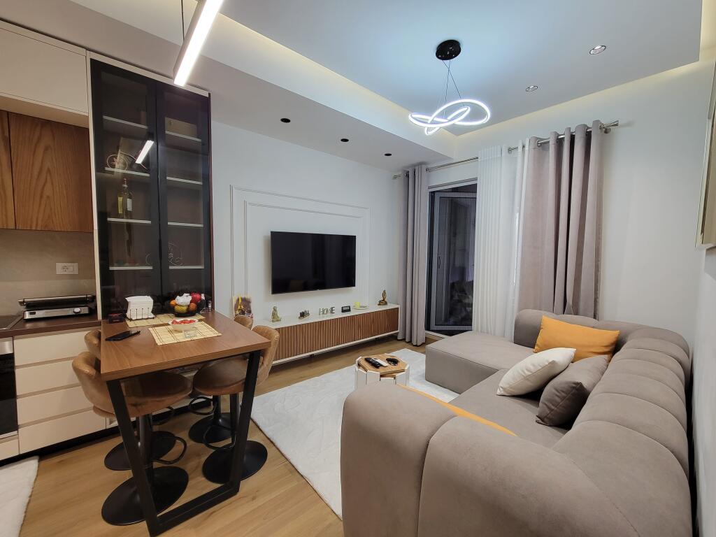 Shitet, Apartament 2+1+2 "Ali Demi" - Tiranë.