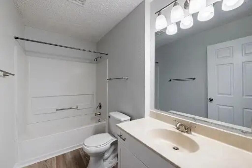 Apartament me qera 2+1 tek Sheshi Willson (ID B2201375) Tirane.
