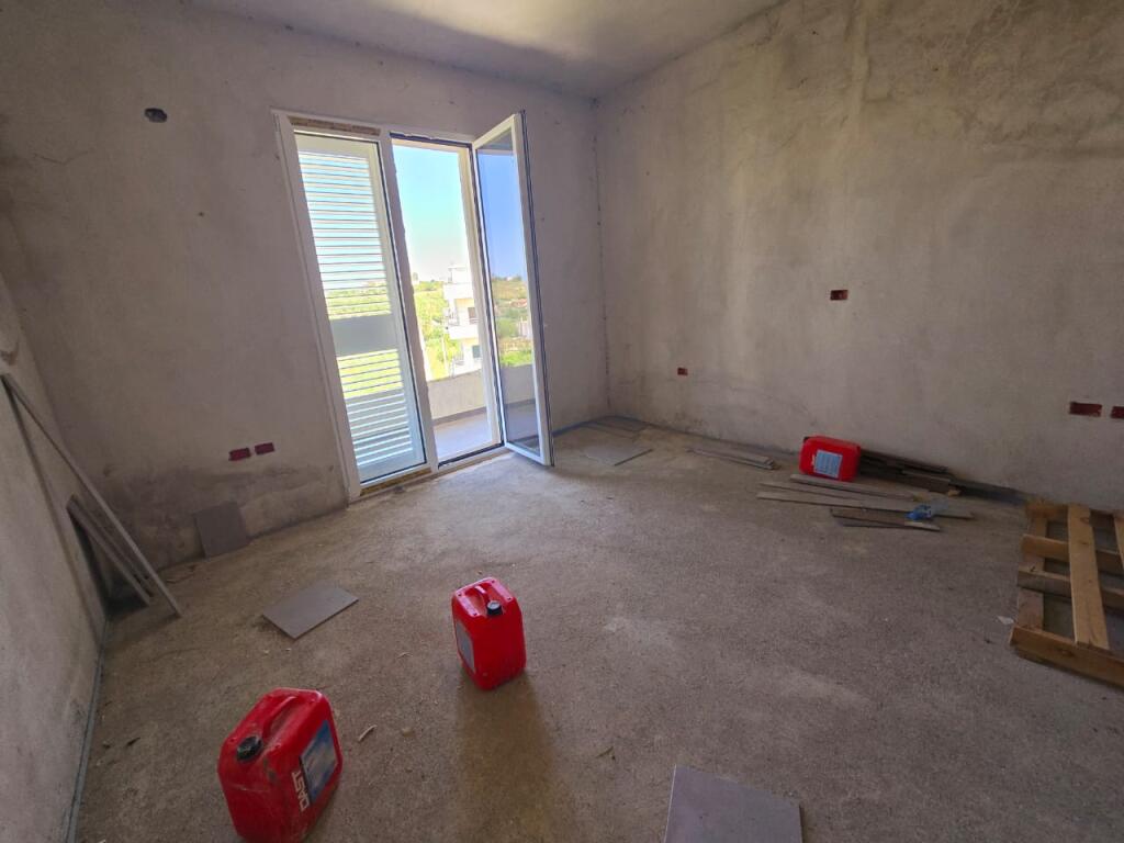 VILLA A DUE PIANI IN VENDITA A SHKALLNUR, DURRES