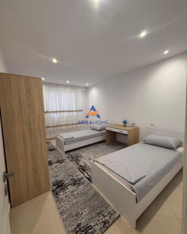 JEPET APARTAMENT ME QERA 2+1+BALLKON PRANE "BOHEM, UNAZA E RE"