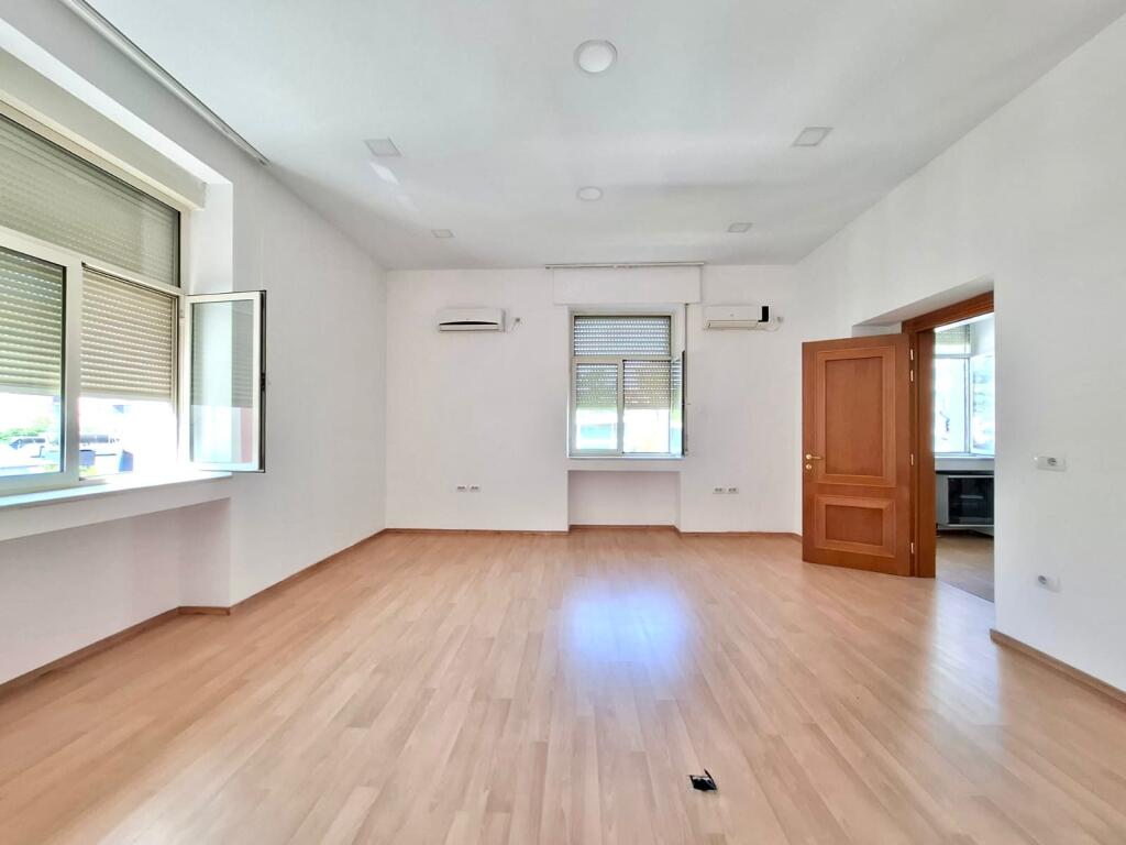 For Rent: Office (280m2) 📍Blloku / Twin Towers | 5 Work Rooms + Kitchen & 3wc