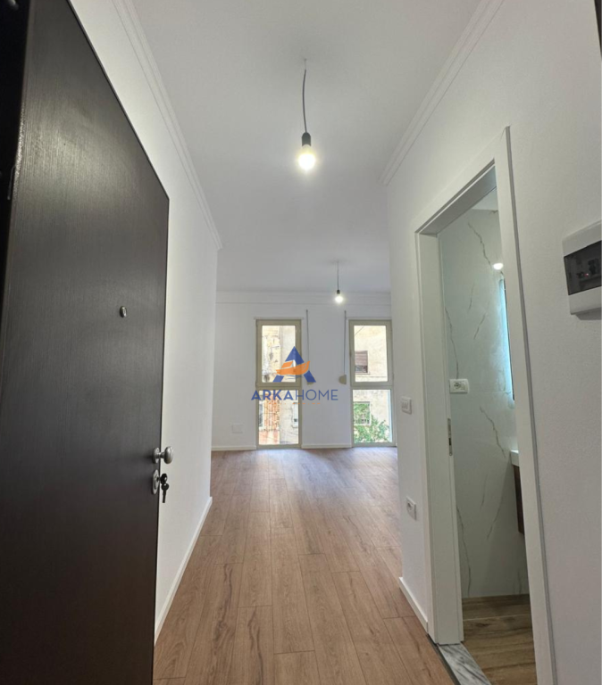 SHITET APARTAMENT 1+1 43M2 NE RRUGEN E DURRESIT "PROKURORIA E TIRANES (Haxhi Hysen Dalliu).