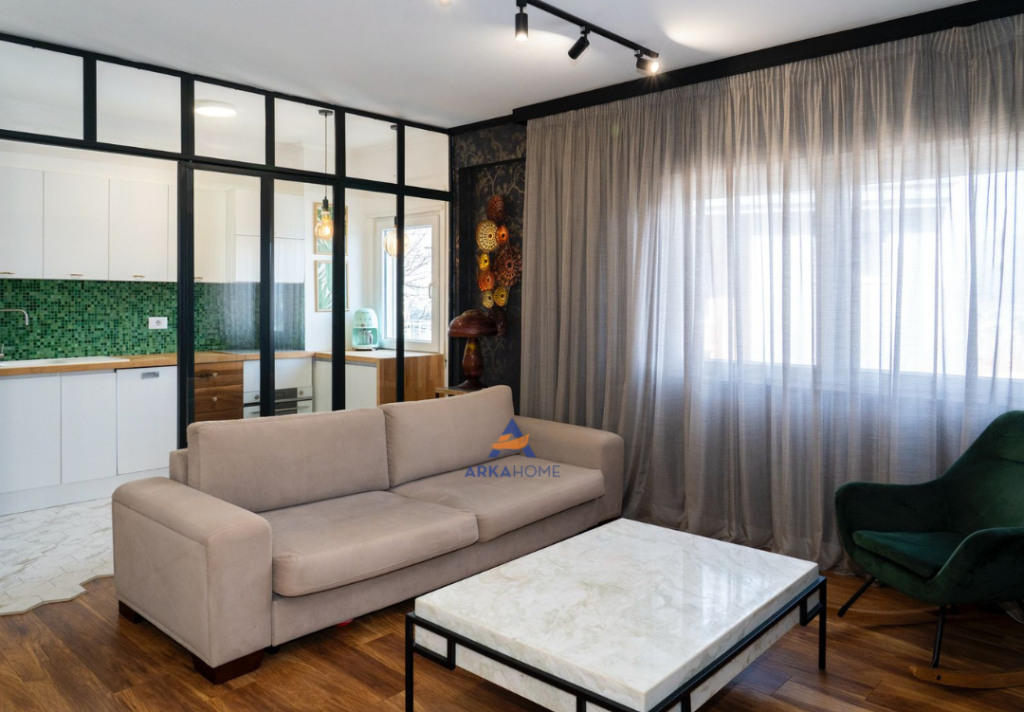 SHITET APARTAMENT 2+1+BALLKON TE LIQENI ARTIFICIAL.