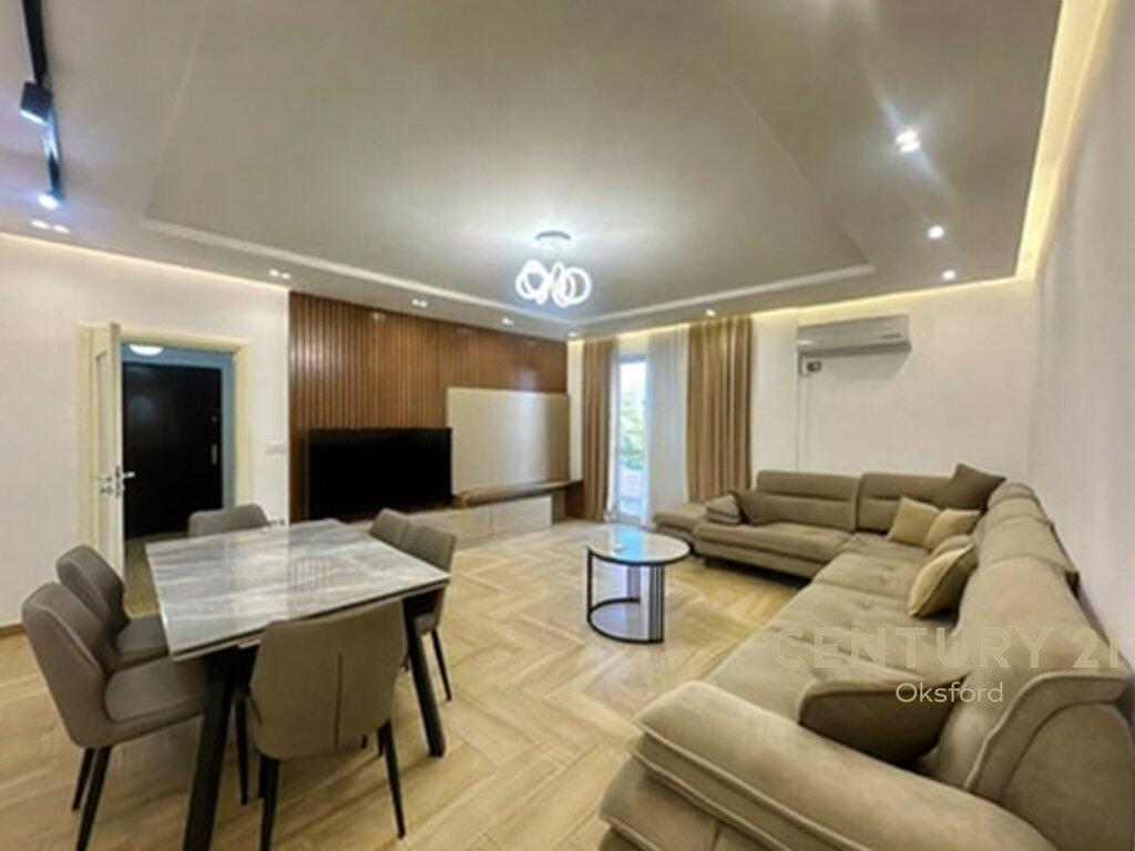 Japim me qira apartament 2+1 tek Mozaiku i Tiranes!      OKS117525