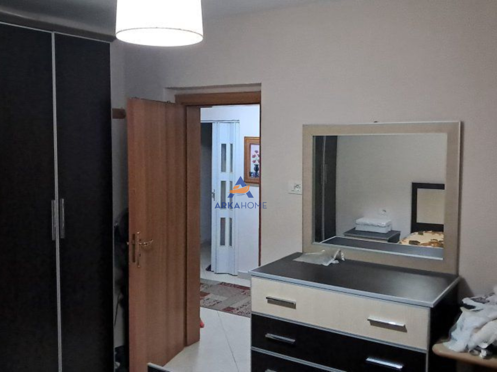 JEPET APARTAMENT ME QERA 2+1+BALLKON "RRUGA KOCO GLOZHENI, BRRYL"