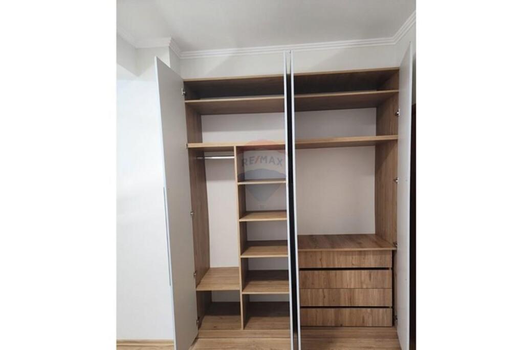 Apartament 2+1+2 me qira Zogu i Zi Logosi