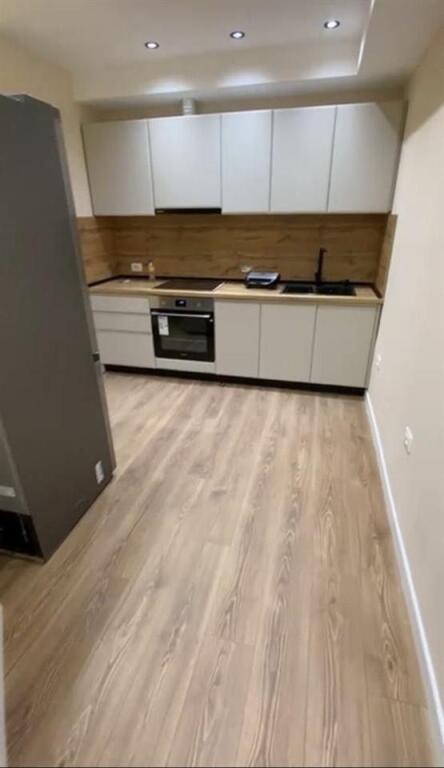 OFFICE FOR RENT 75 M2 DURRES STREET