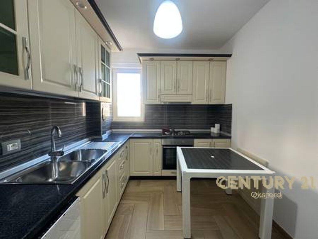 Japim me qira apartament 2+1 tek Mozaiku i Tiranes!      OKS117525