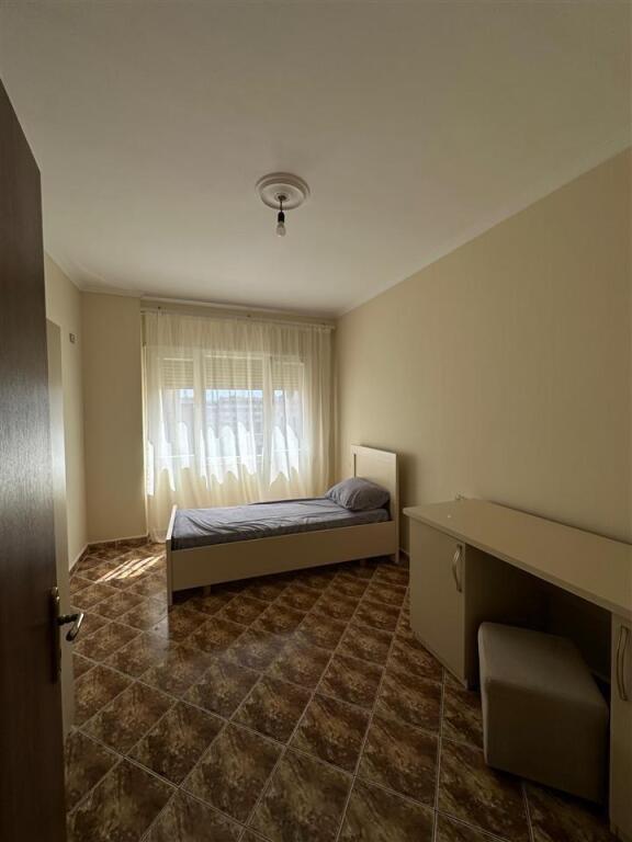 APARTAMENT 2+1+2 Prane Rruges Astir