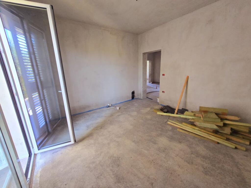 VILLA A DUE PIANI IN VENDITA A SHKALLNUR, DURRES