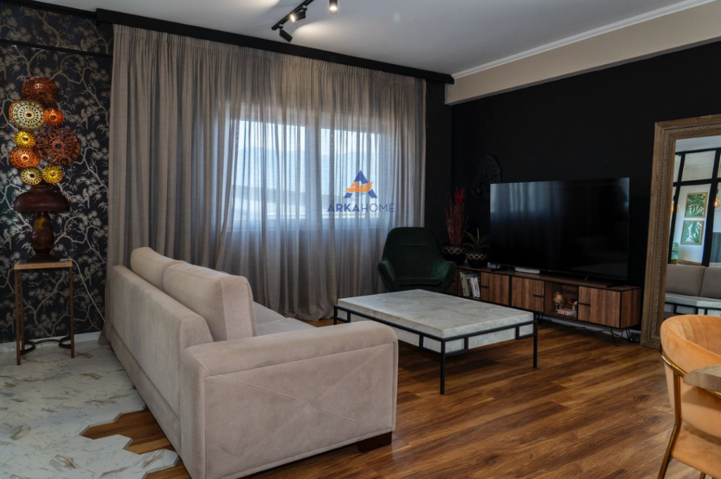 SHITET APARTAMENT 2+1+BALLKON TE LIQENI ARTIFICIAL.