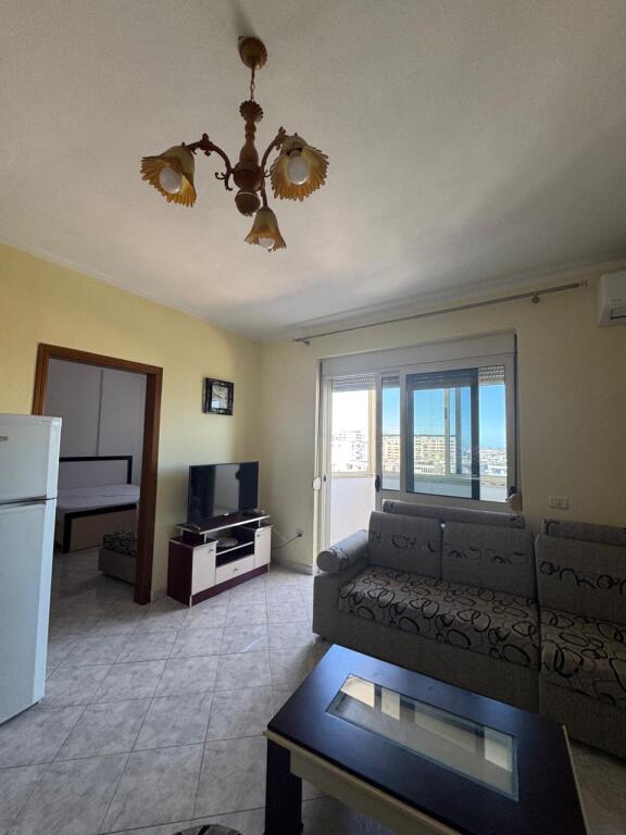 Jepet me Qira Apartament 1+1 te Stacioni i trenit