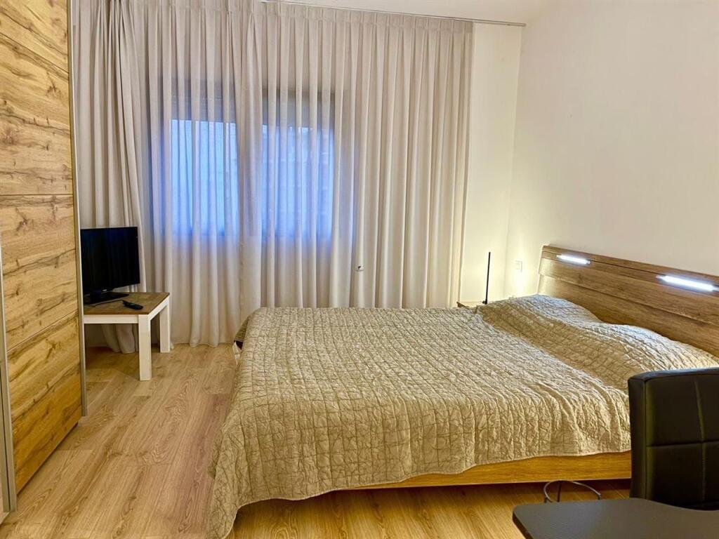 APARTAMENT ME QERA 2+1 KOPSHTI BOTANIK