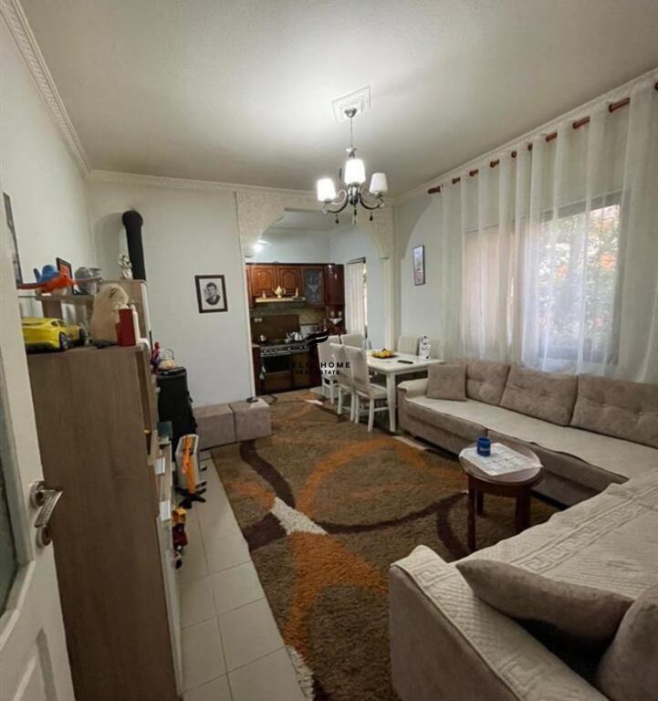APARTAMENT ME QERA 3+1 TREGU ELEKTRIK