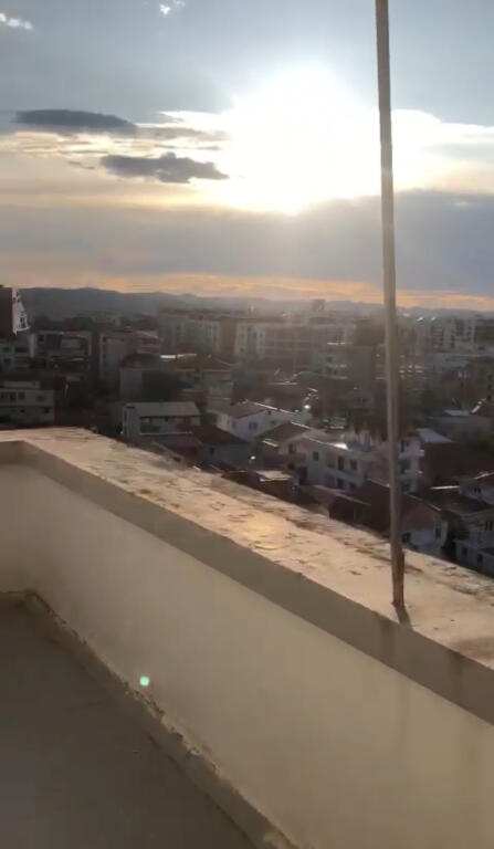 Jepet apartment 1+1 me qera prane Spitalit Nene Tereza.
