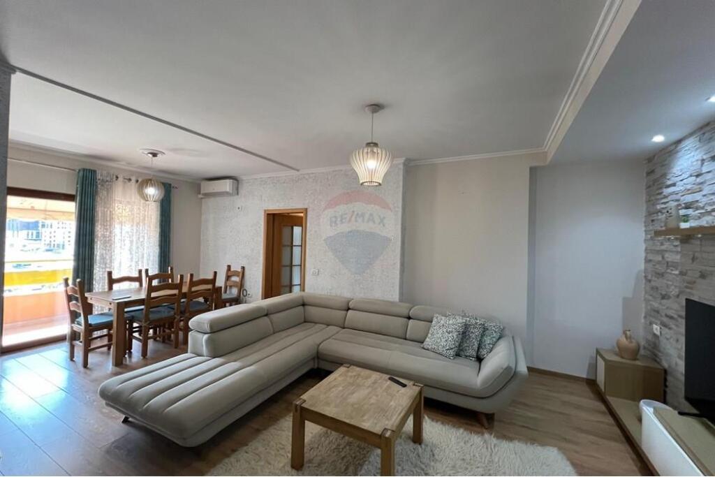 Apartament 2+1, Pallati me Shigjeta