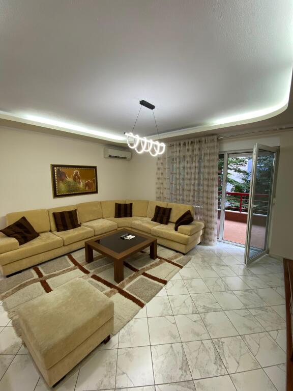 Apartament 2+1 me qira tek Liqeni i thate