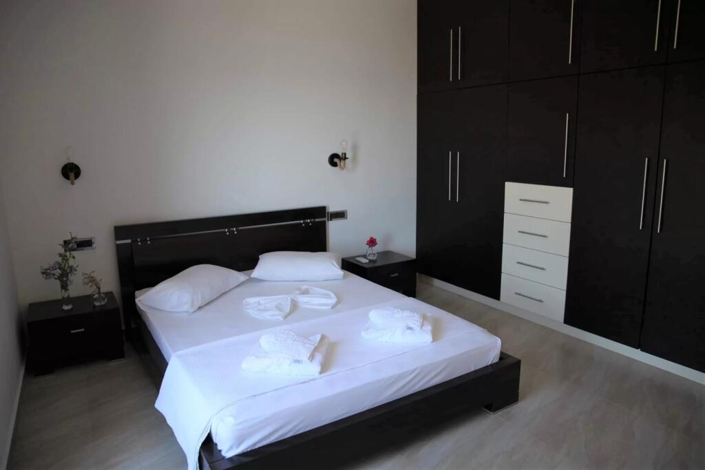 Apartament me qera 2+1 ne Bllok (ID B221325) Tirane.