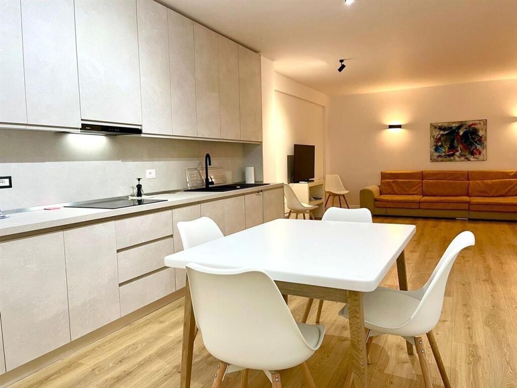 APARTAMENT ME QERA 2+1 KOPSHTI BOTANIK