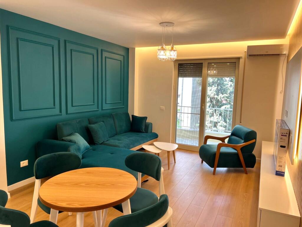 Apartament Modern Golem/ Kompleksi Freskia 2+1+2Wc 100 m larg detit