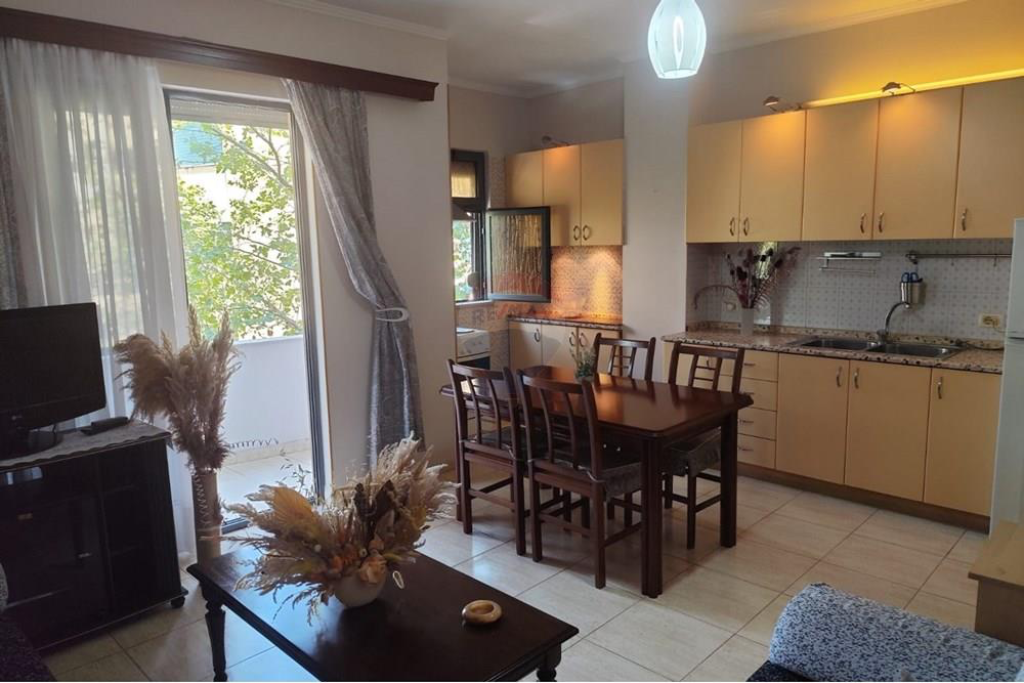 Apartament 2+1+2 per shitje ne fillim te rruges Ali Demi!