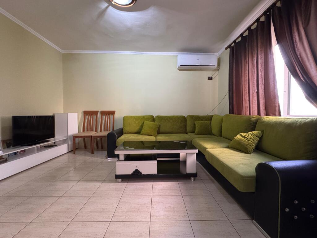 Jepet me Qira Apartament 1+1, Me siperfaqe 60 M²  Rruga: Grigor Heba