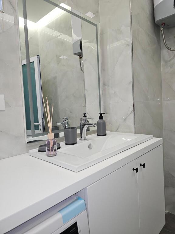 Apartament luksoz me qera 1+1 pazari i ri