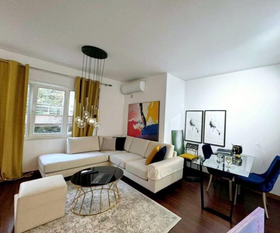 Shitet apartament 2+1 tek Kopshti Botanik!