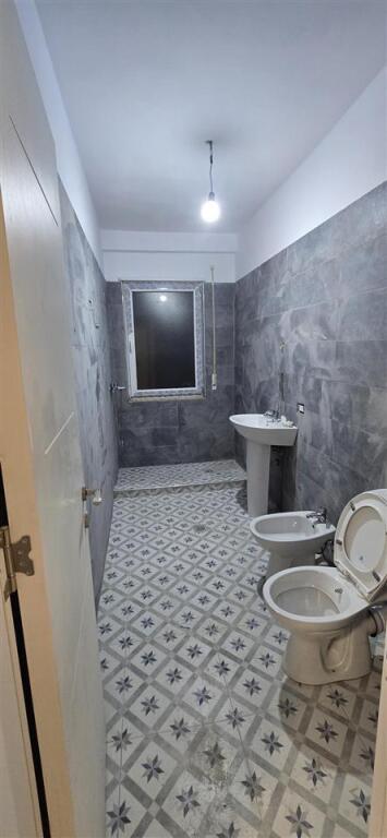 In vendita appartamento 1+1 a Fresk, via Ramazan Gazheri, edifici di Tom Doshit
