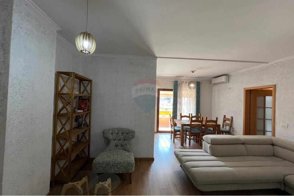 Apartament 2+1, Pallati me Shigjeta