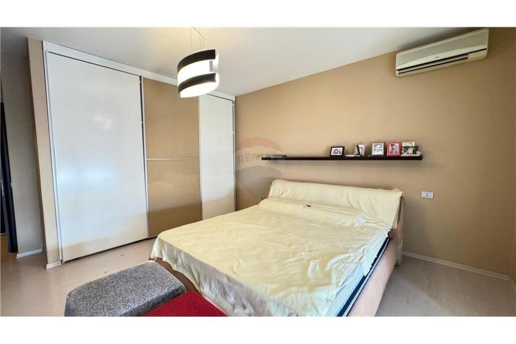 Apartament 2+1 për qira tek Komuna e Parisit!
