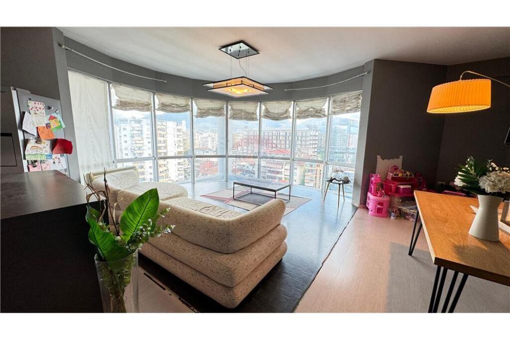 Apartament 2+1 për qira tek Komuna e Parisit!