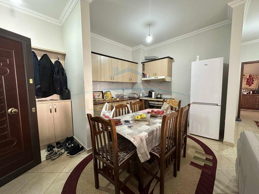 Shitet Apartament 2+1+2, Misto Mame