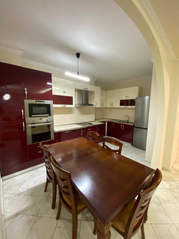 Apartament 2+1 me qira tek Liqeni i thate