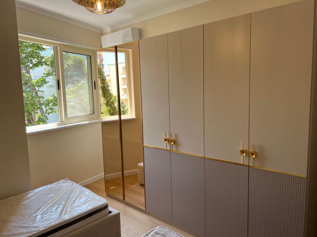 Apartament Modern Golem/ Kompleksi Freskia 2+1+2Wc 100 m larg detit