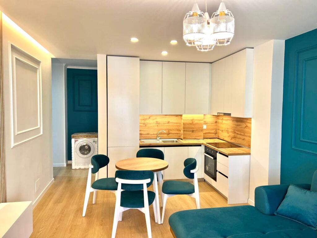 Apartament Modern Golem/ Kompleksi Freskia 2+1+2Wc 100 m larg detit