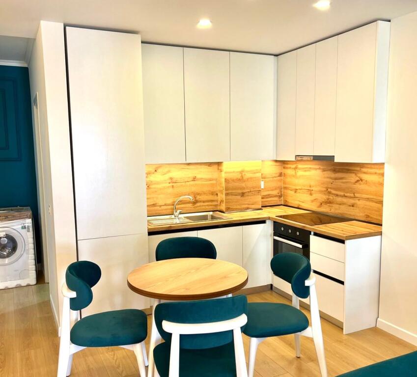 Apartament Modern Golem/ Kompleksi Freskia 2+1+2Wc 100 m larg detit