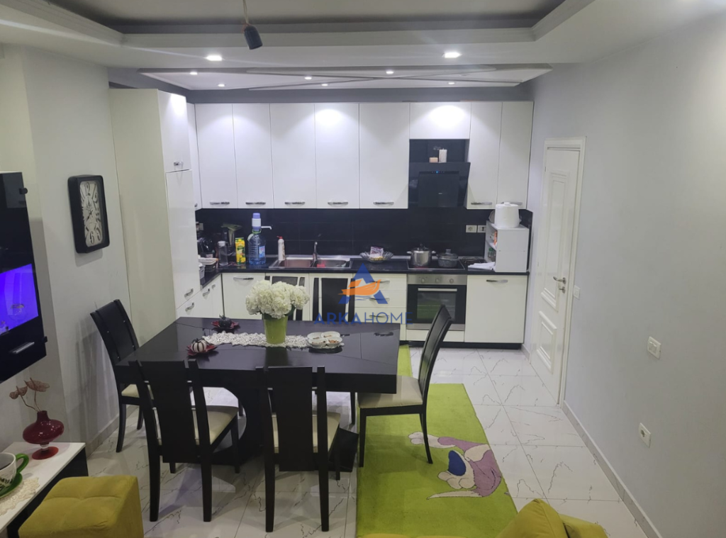 SHITET APARTAMENT 2+1+BALLKON NE YZBERISHT + POST PARKIMI