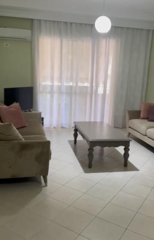 Jepet apartament 1+1 i sapo mobiluar tek Komuna e Parisit, rr Ibrahim Dervishi.