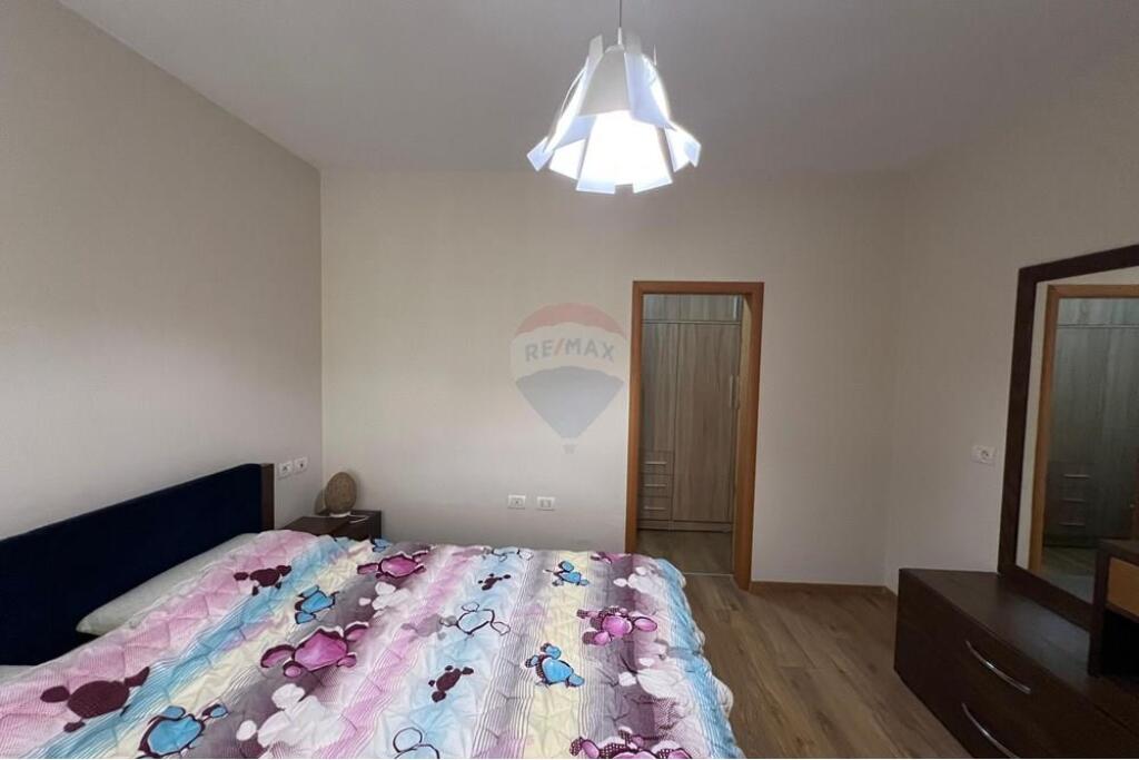 Apartament 2+1, Pallati me Shigjeta