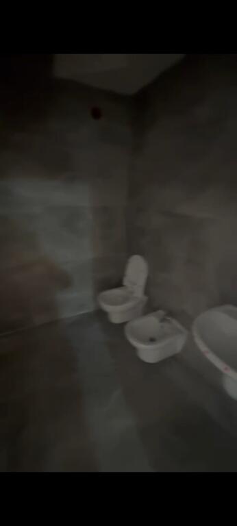 Jepet me qera apartament 1+1 bosh ne Xhamllik.