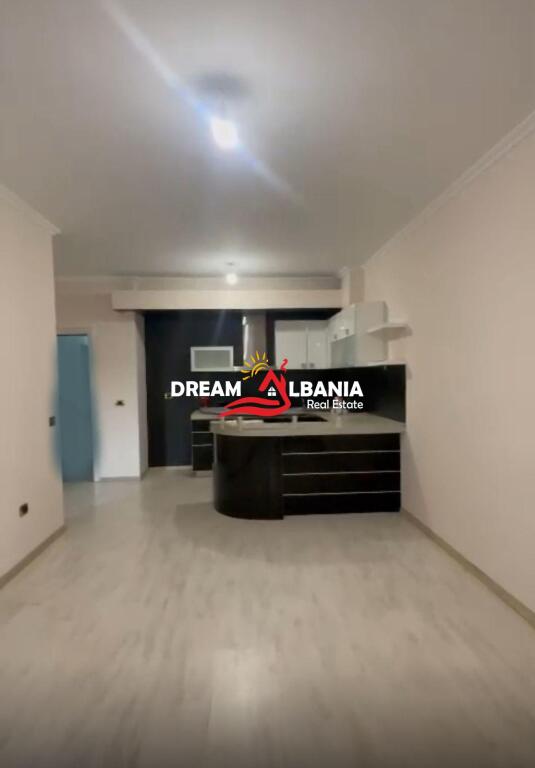 Jepet me qera apartament 1+1 tek Komuna e Parisit, prane Kristal Center (ID 42111406)